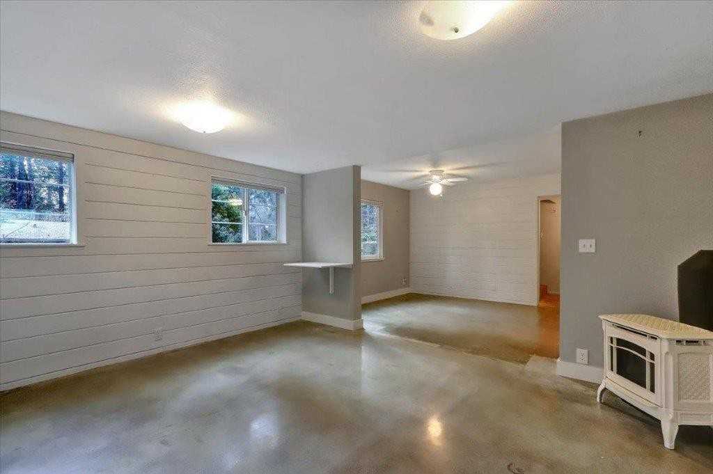 301 Woodpecker Ln - Photo 3 of 14