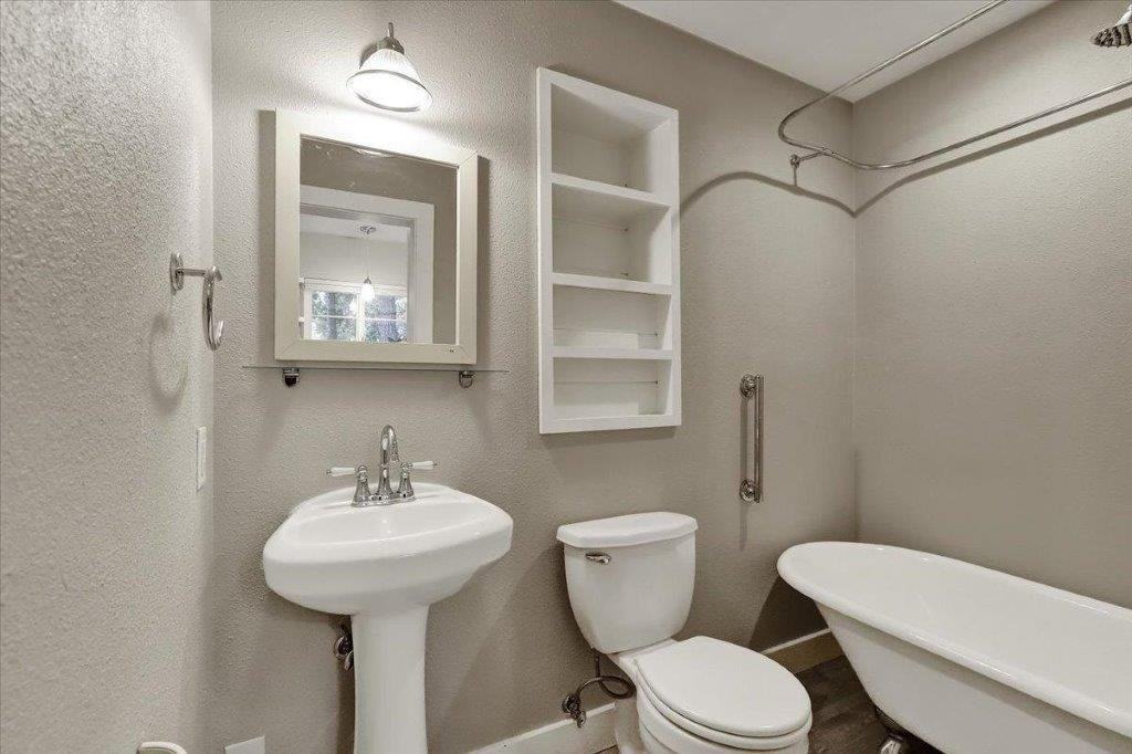 301 Woodpecker Ln - Photo 2 of 14