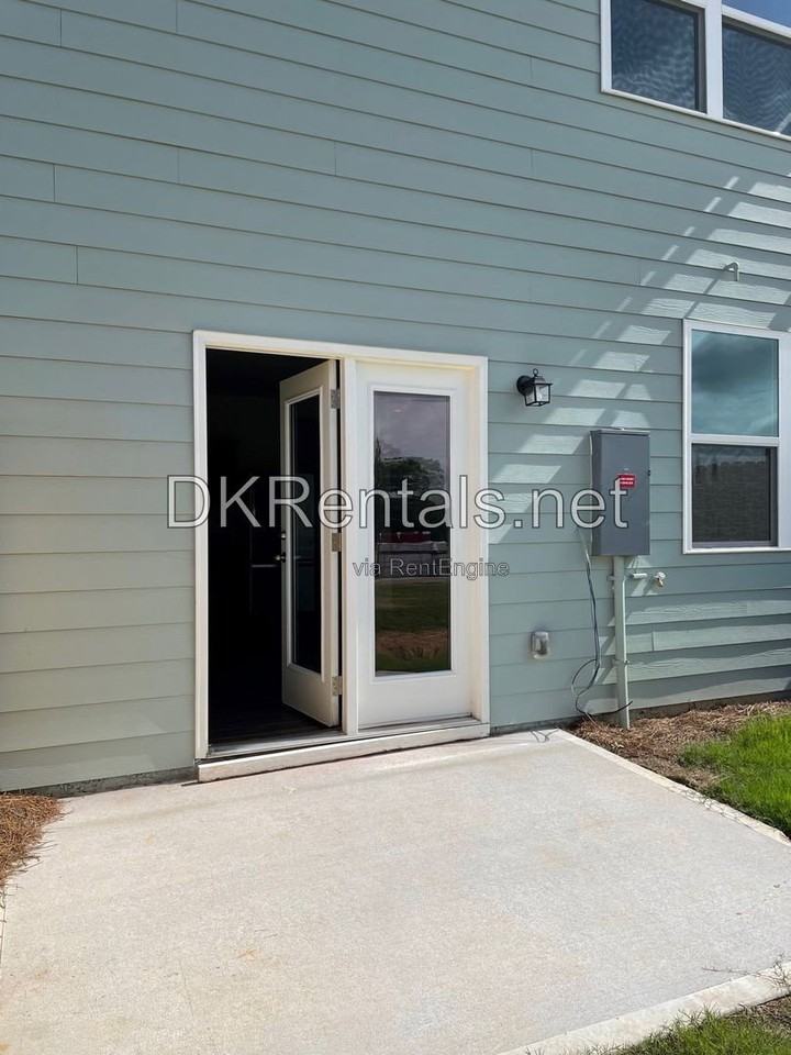 229 Grand Central Way - Photo 2 of 13