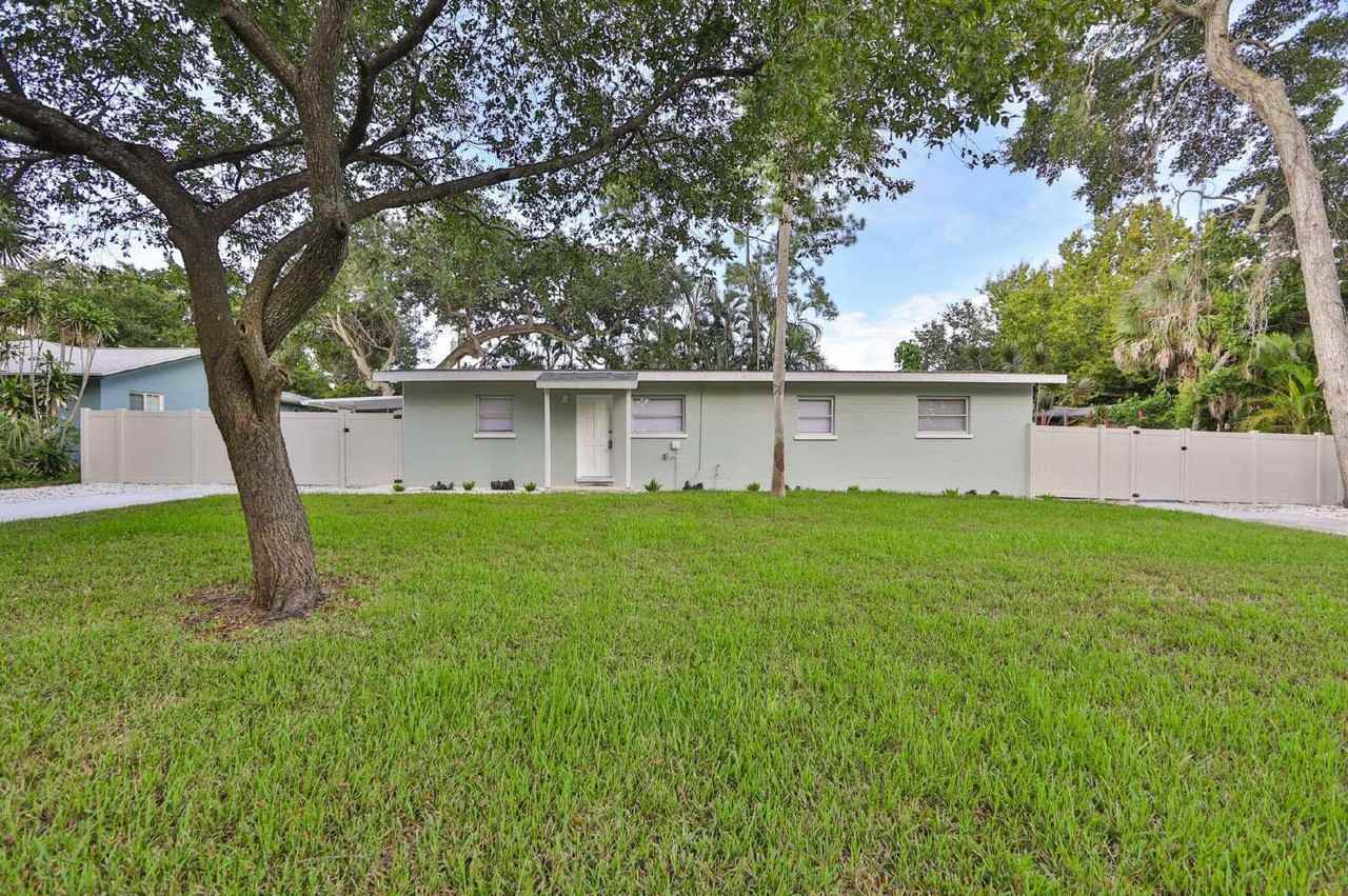 14160 Victoria Rd - Photo 2 of 32