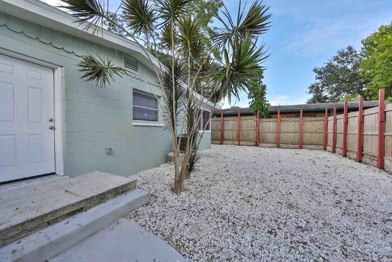 14160 Victoria Rd - Photo 5 of 32