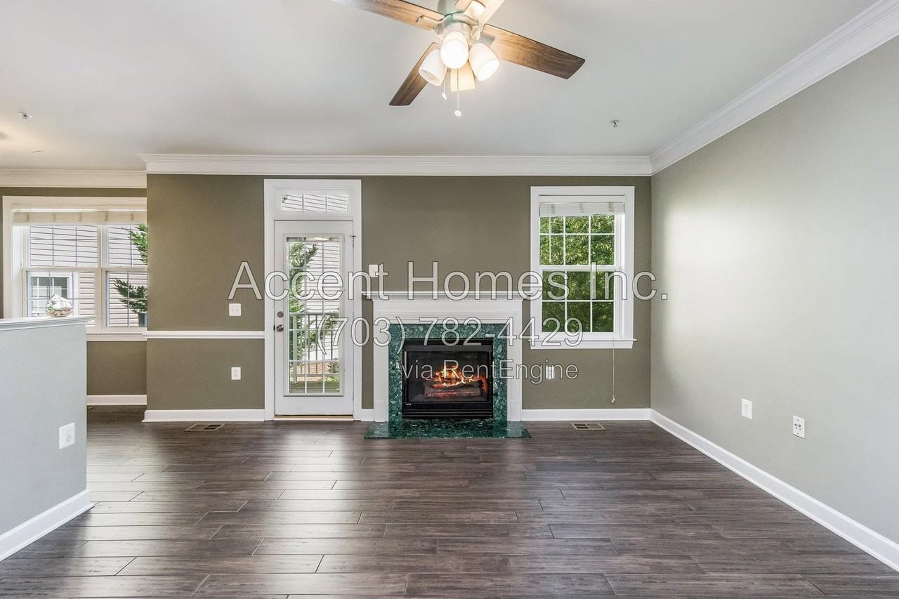 13570 Davinci Ln #79 - Photo 5 of 40