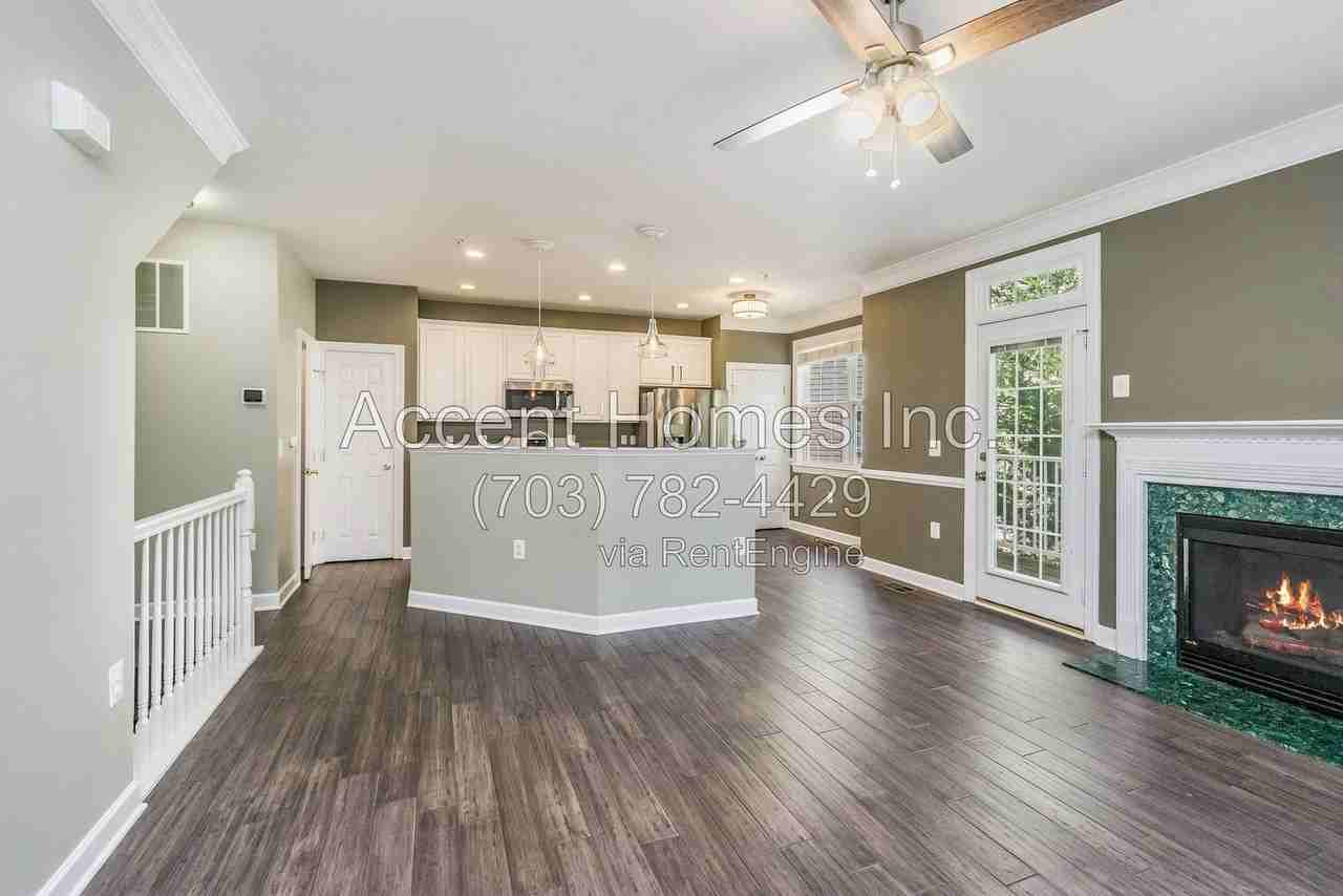 13570 Davinci Ln #79 - Photo 6 of 40