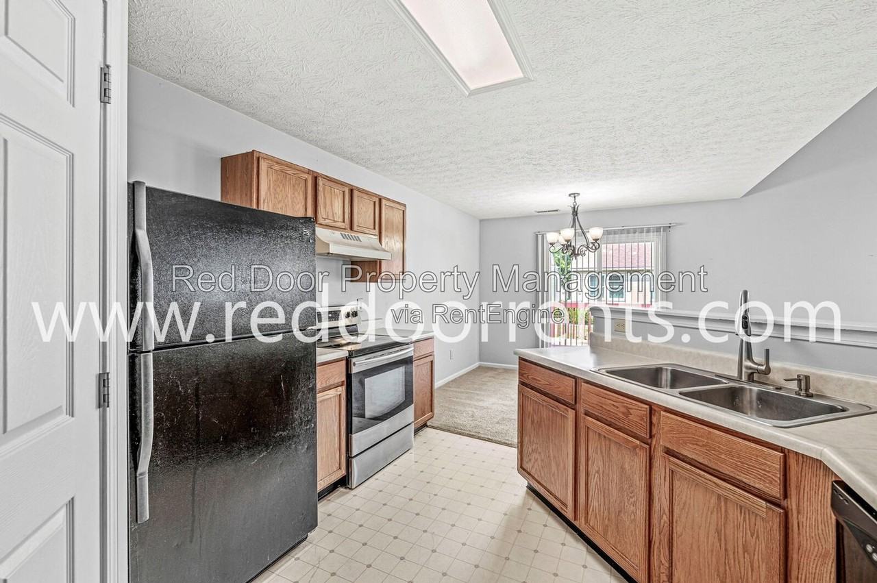 402 Kimbrough Ln - Photo 2 of 28