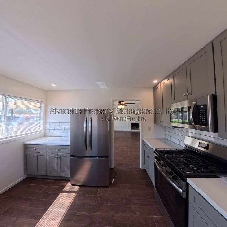 4084 Saint George Pl - Photo 4 of 29