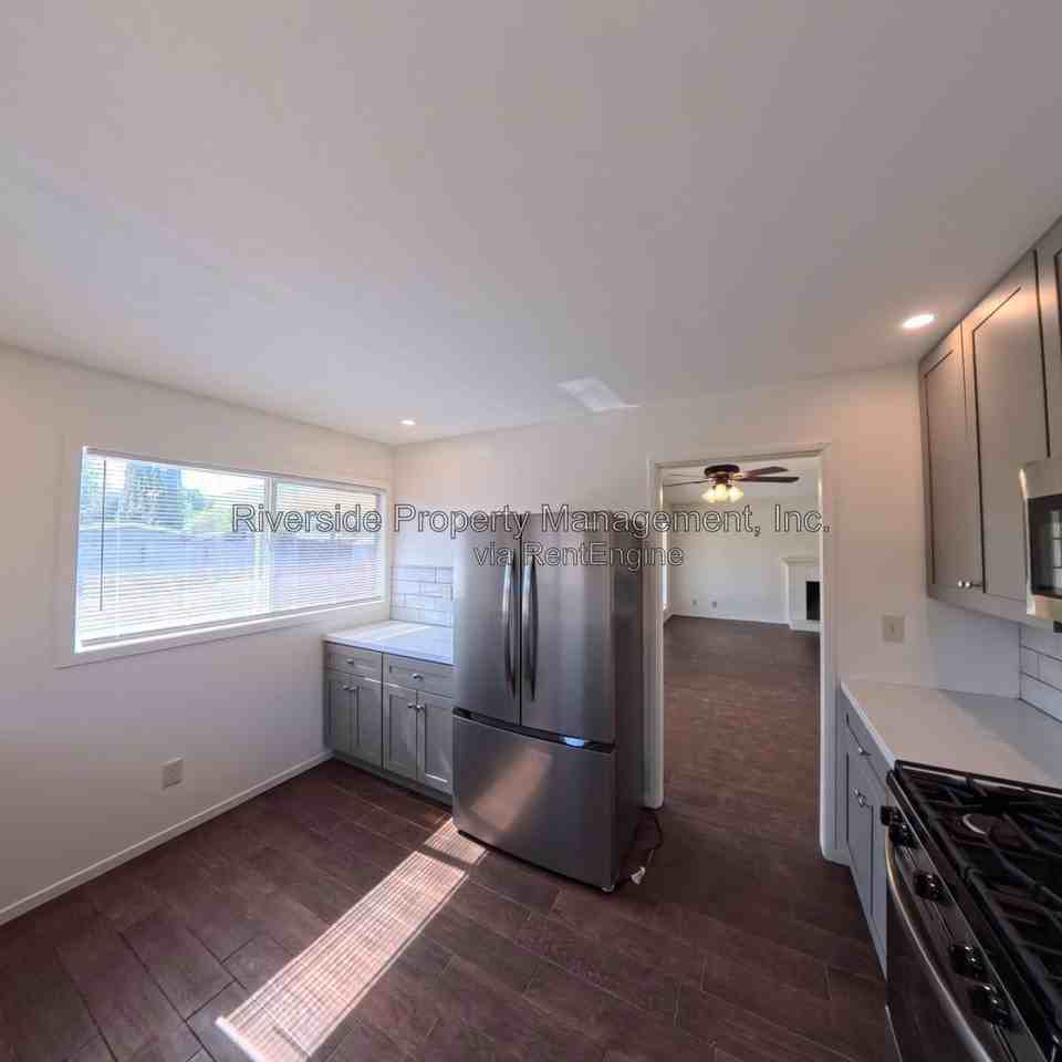 4084 Saint George Pl - Photo 5 of 29