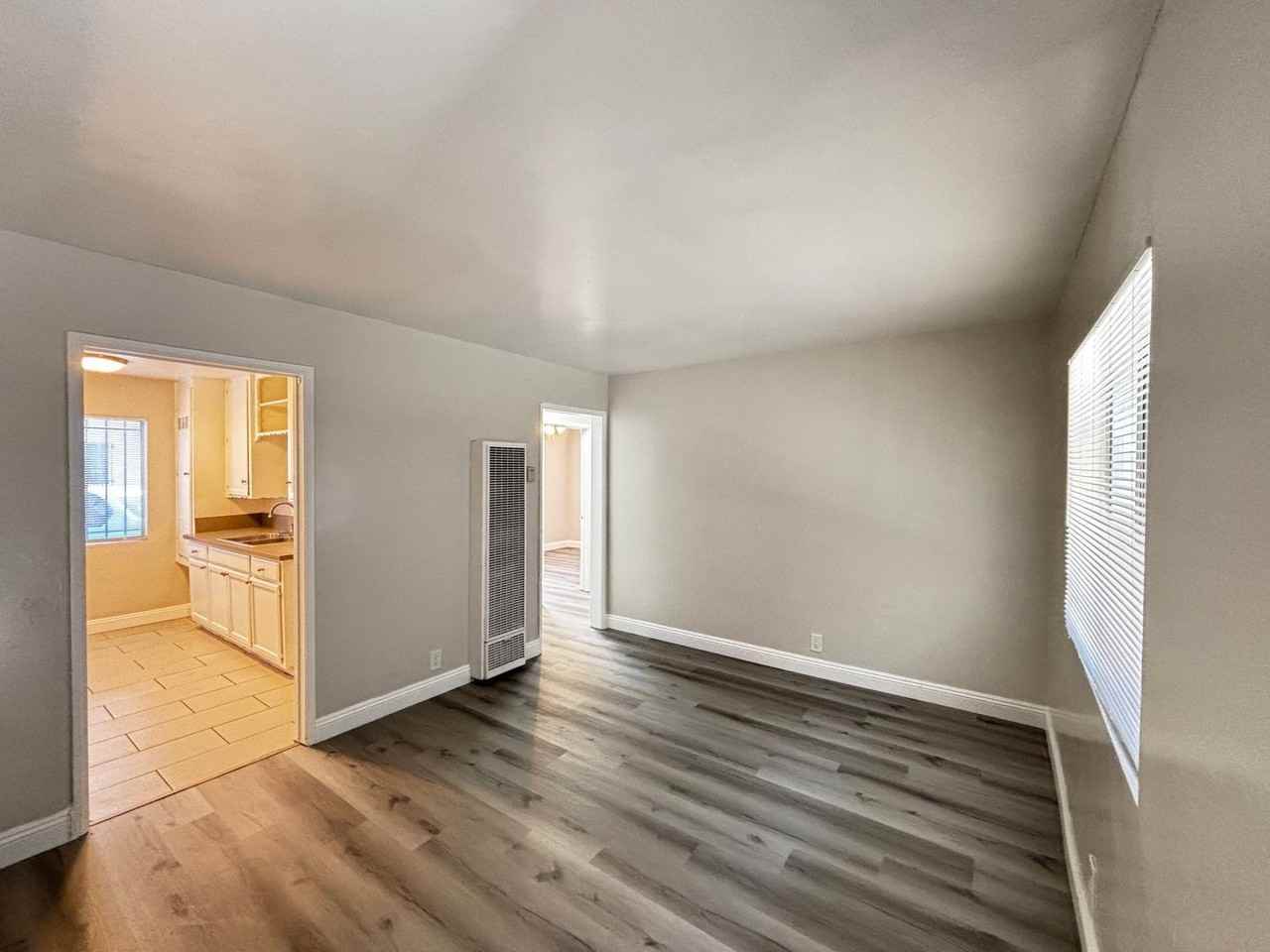 929 E 108th St #4 - Photo 2 of 9
