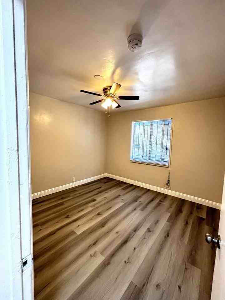 929 E 108th St #4 - Photo 6 of 9