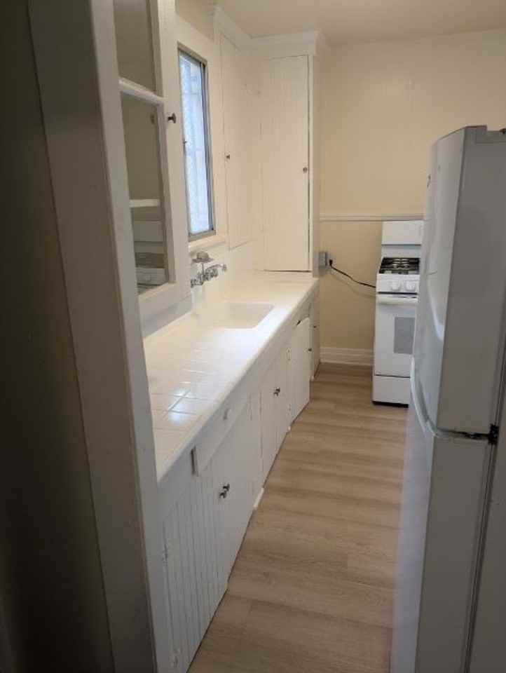 233 W 81st St - Photo 7 of 11