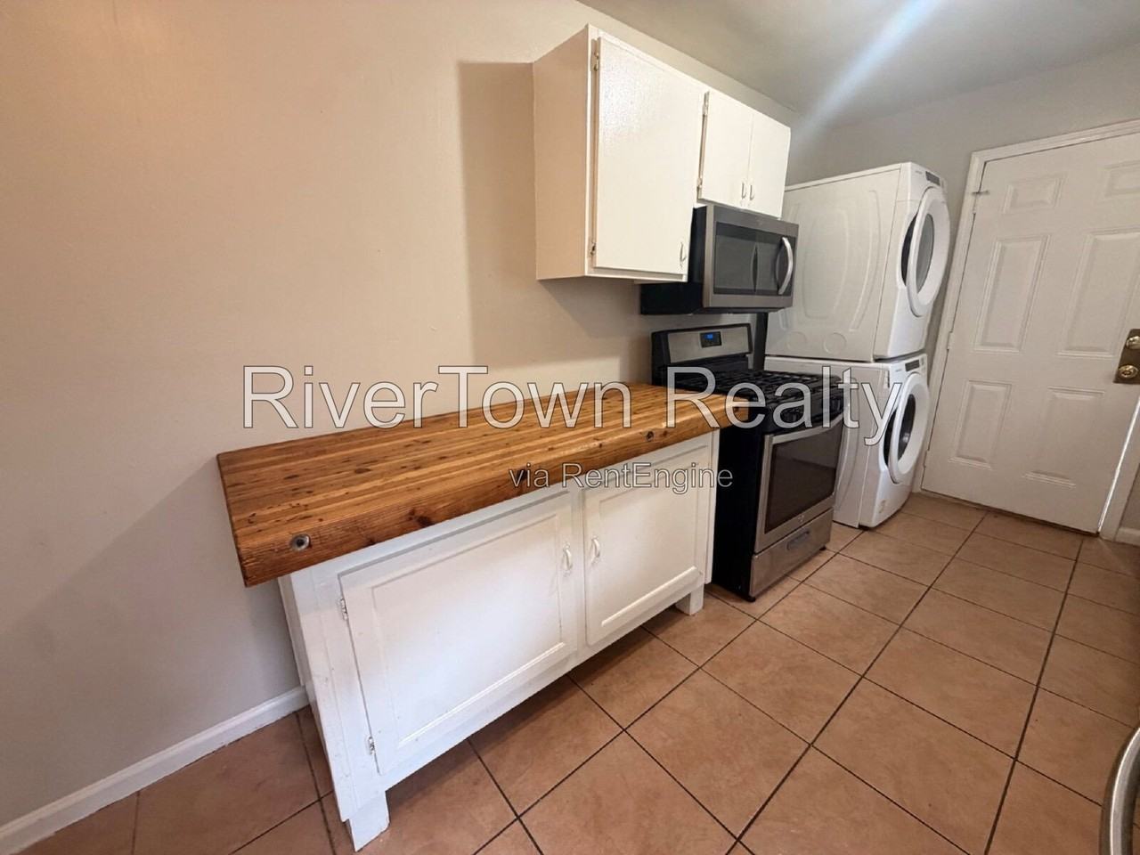 493 Holiday Rd - Photo 4 of 13