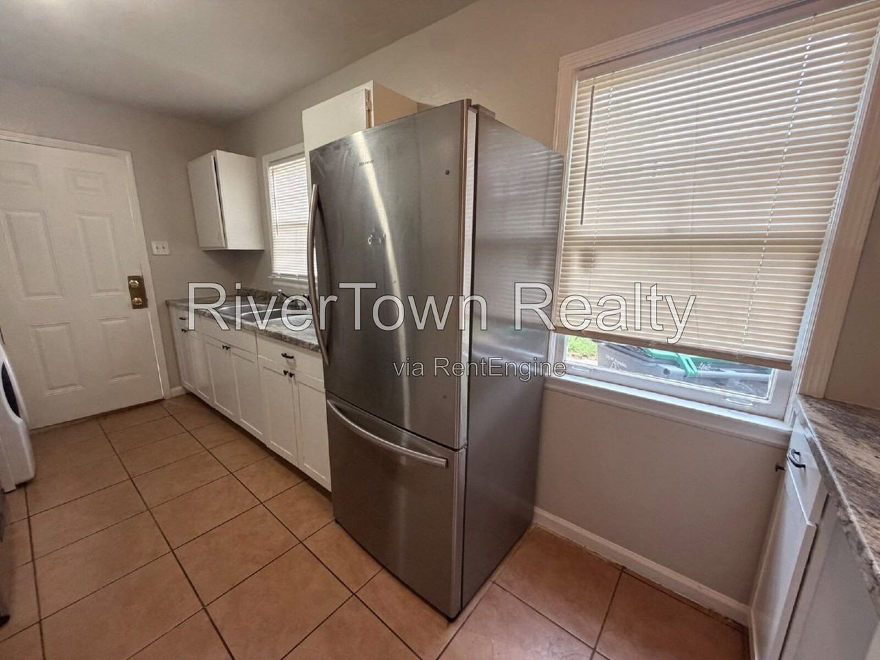 493 Holiday Rd - Photo 5 of 13