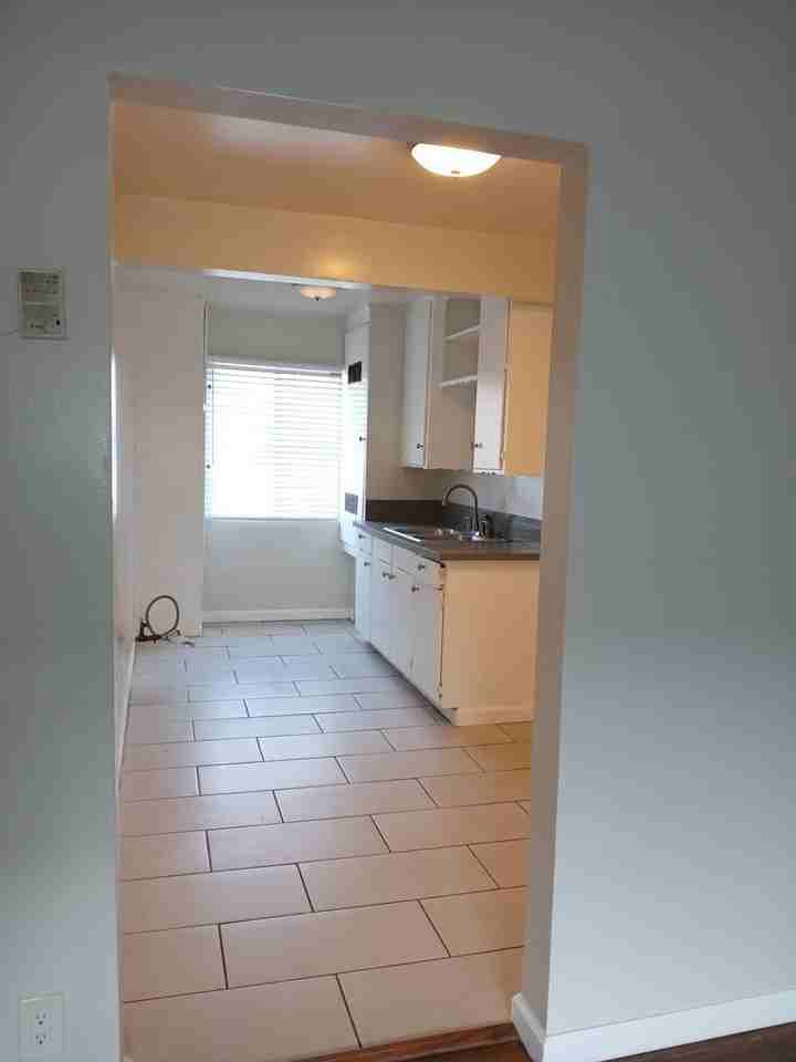 937 E 108th St #9 - Photo 2 of 4