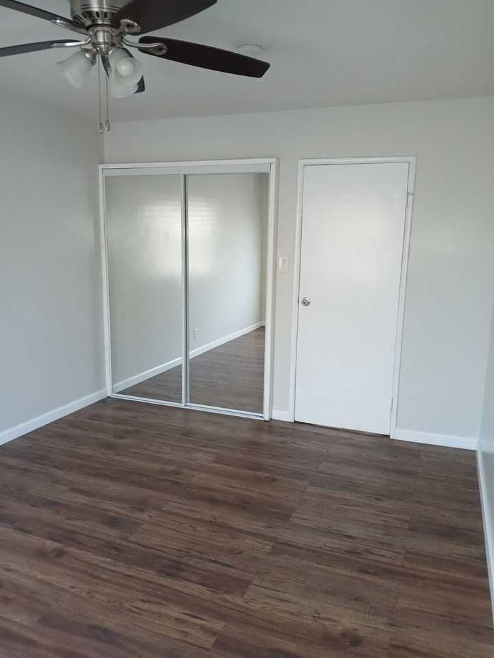 937 E 108th St #9 - Photo 3 of 4