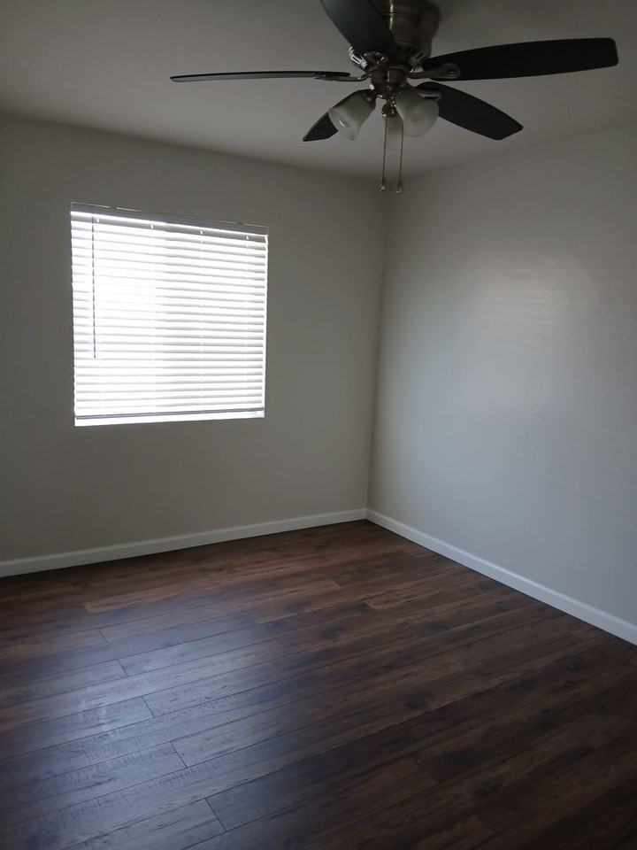 937 E 108th St #9 - Photo 4 of 4