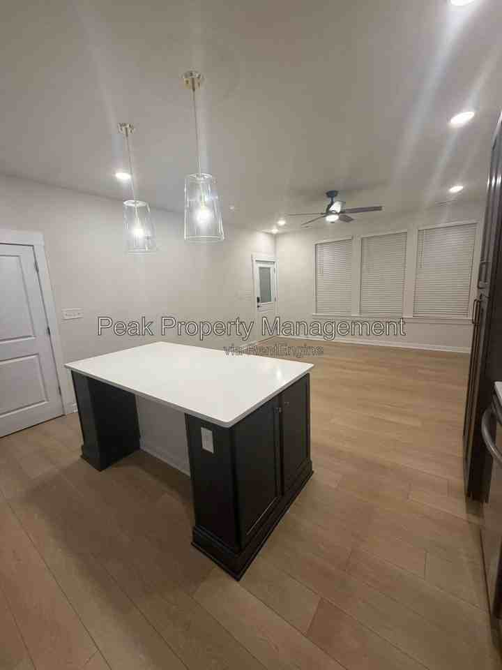 3446 Carlton St #6B - Photo 3 of 23