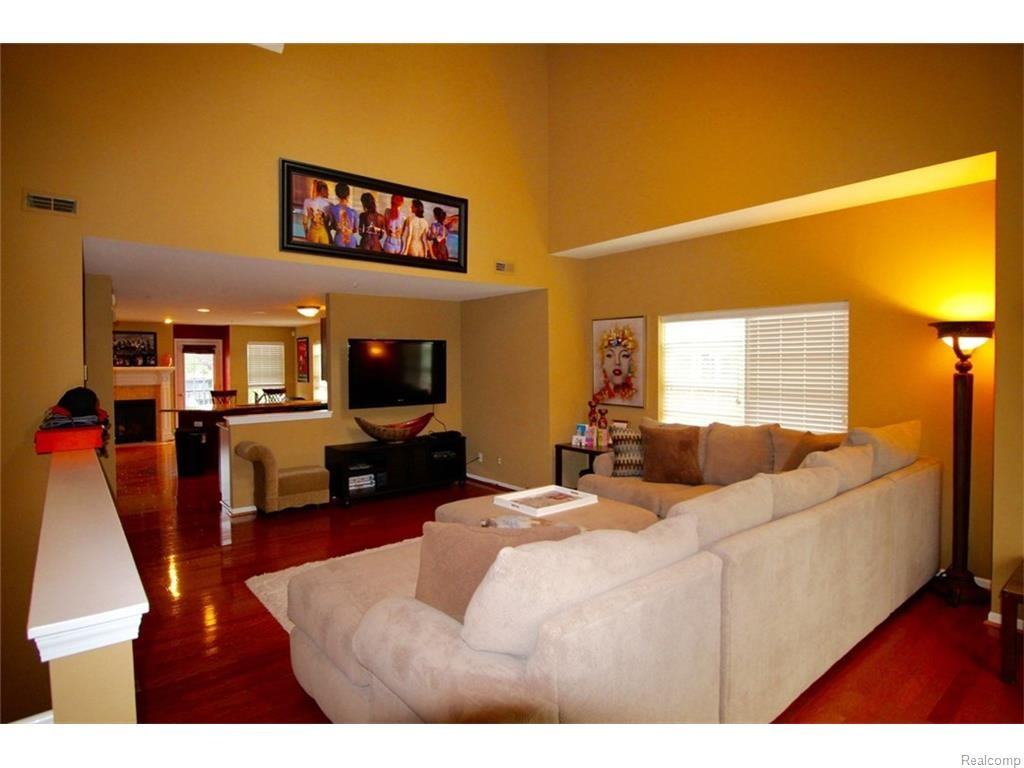 23942 Woodward Ave - Photo 3 of 10