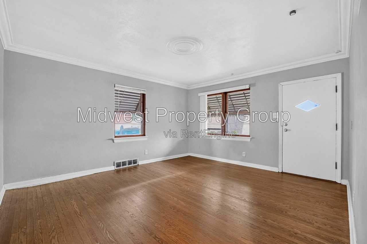 8327 Sunbury Ave - Photo 2 of 15