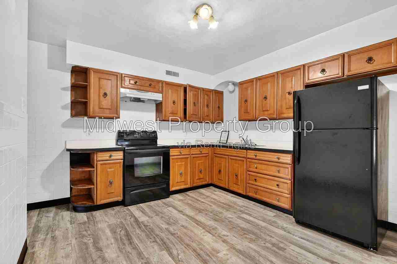 8327 Sunbury Ave - Photo 3 of 15