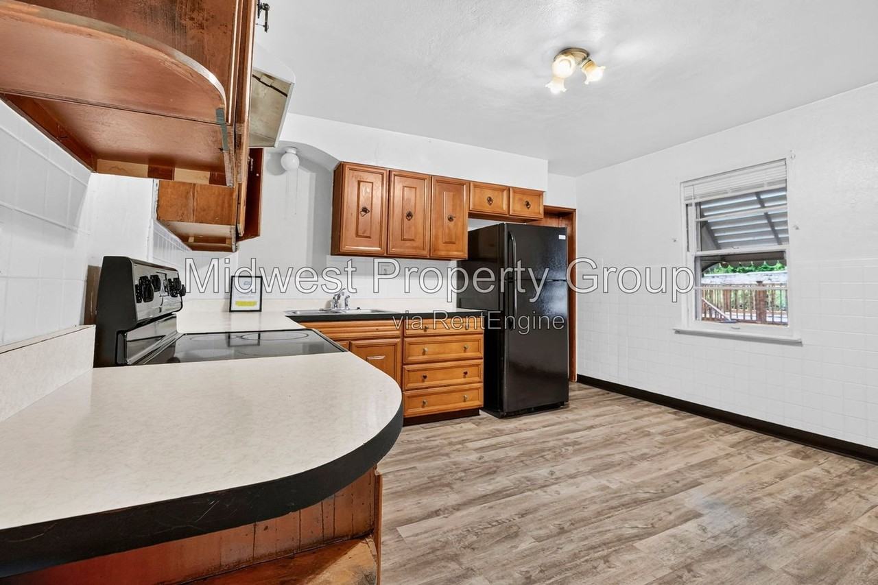 8327 Sunbury Ave - Photo 4 of 15