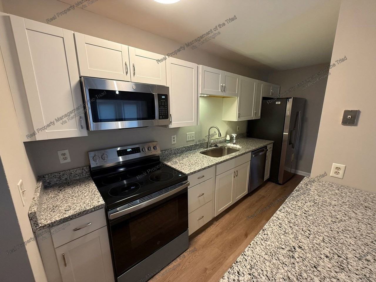 706 Glendale Dr - Photo 3 of 15