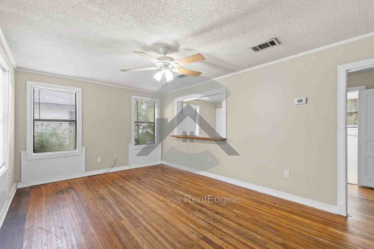 324 Mitchell St - Photo 3 of 11