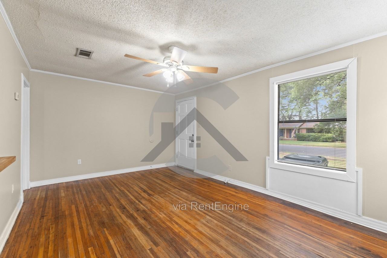 324 Mitchell St - Photo 4 of 11