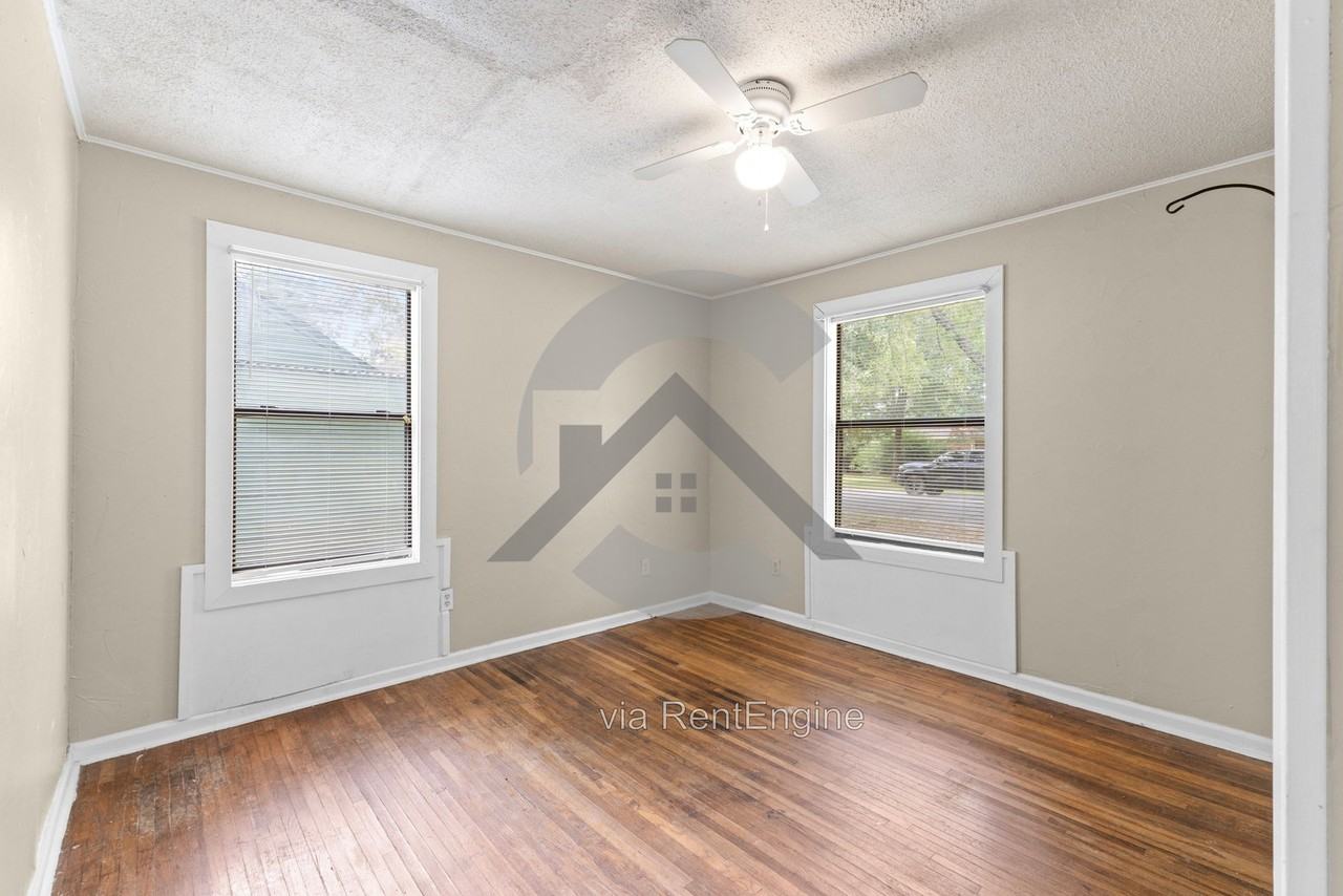 324 Mitchell St - Photo 7 of 11