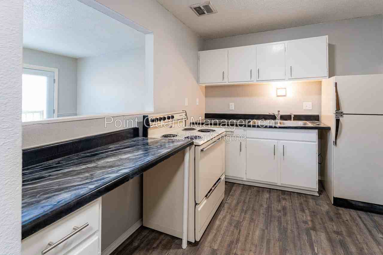 1430 Cambridge Pl #1430-5 - Photo 2 of 19