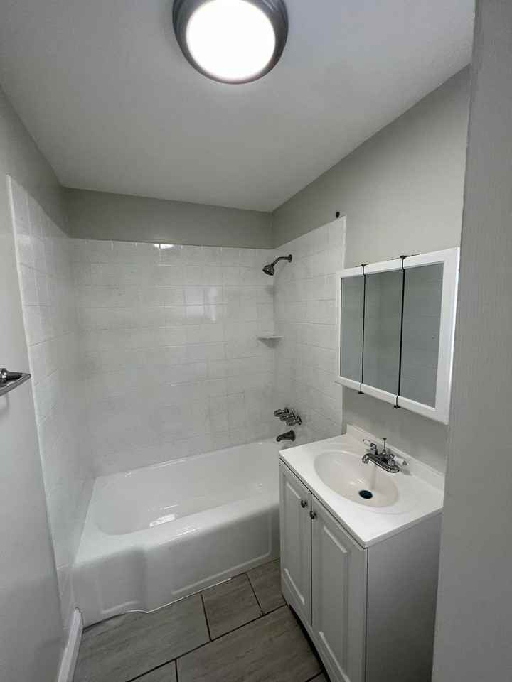 943 E 108th St #10A - Photo 5 of 6