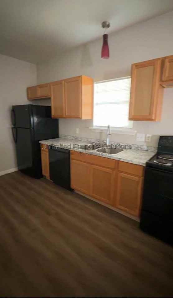 417 Clay St - Photo 3 of 25