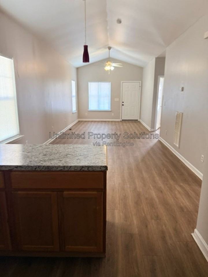 417 Clay St - Photo 4 of 25