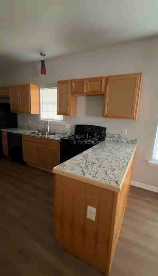417 Clay St - Photo 5 of 25