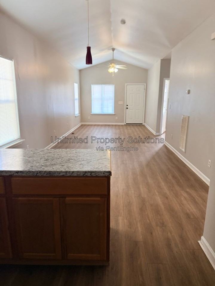 417 Clay St - Photo 6 of 25