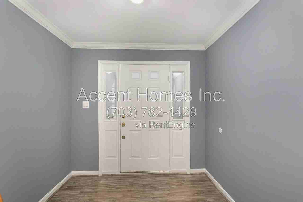 433 Stanton Pl - Photo 3 of 25