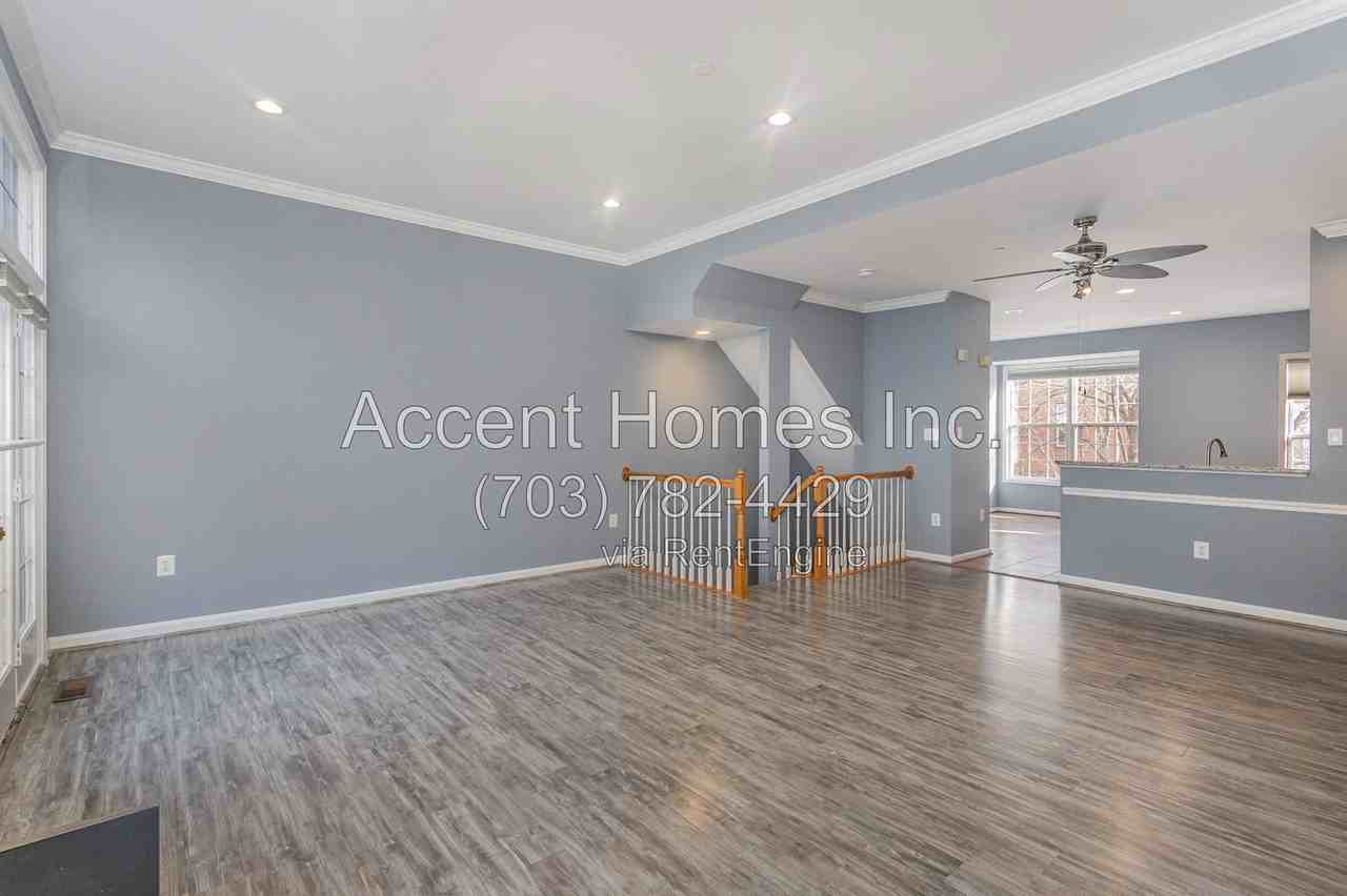 433 Stanton Pl - Photo 4 of 25