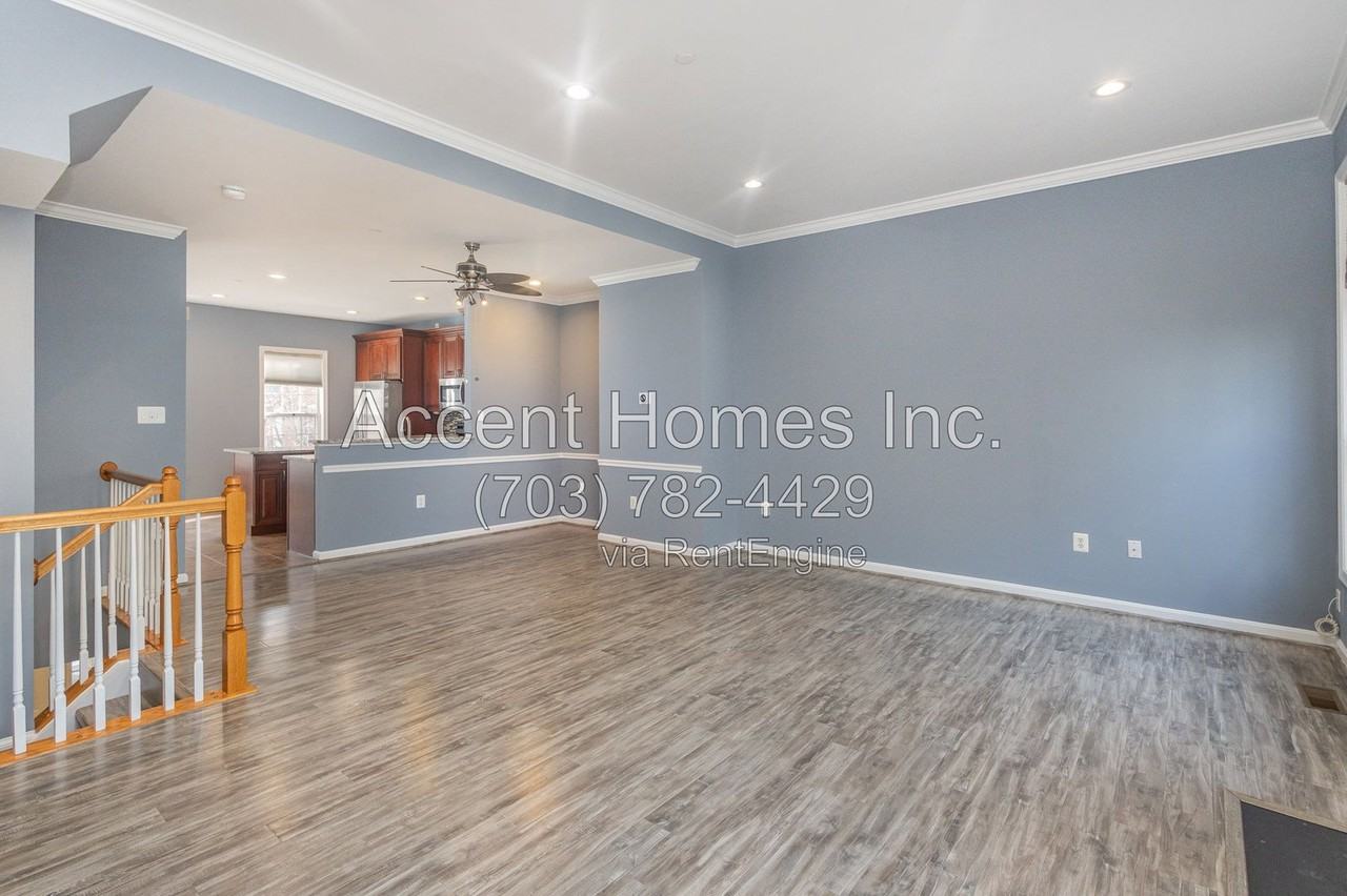 433 Stanton Pl - Photo 5 of 25