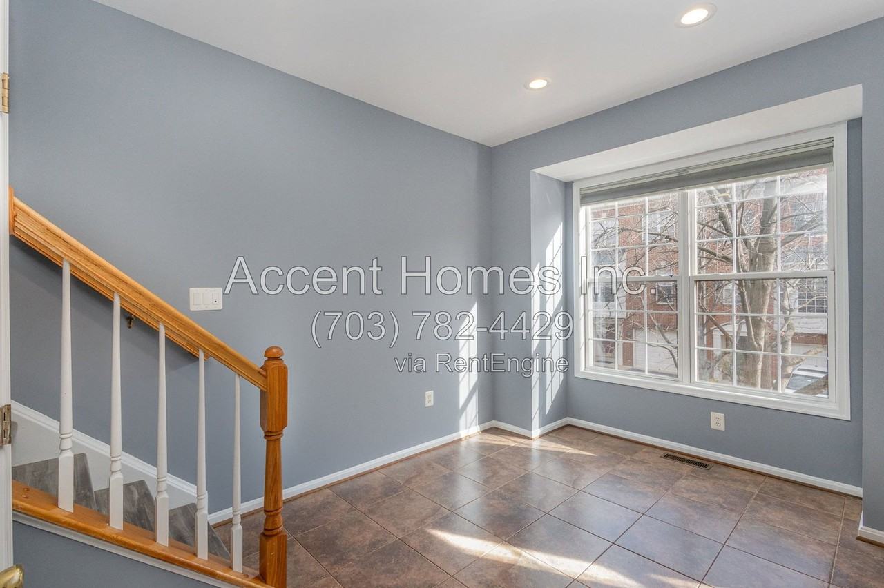 433 Stanton Pl - Photo 6 of 25