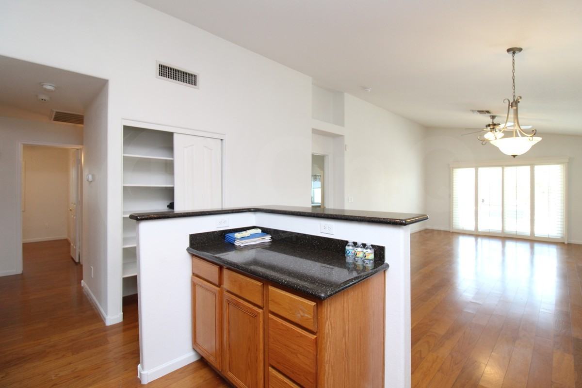 4423 W Townley Ave - Photo 3 of 20
