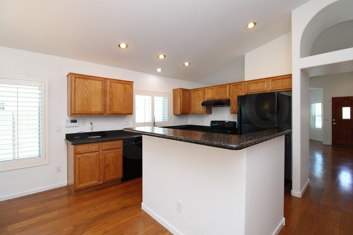 4423 W Townley Ave - Photo 4 of 20
