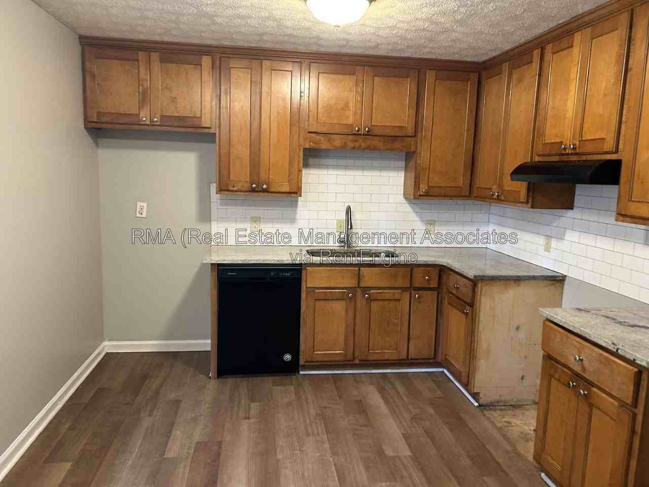 1123 Spring Creek Cir - Photo 3 of 9