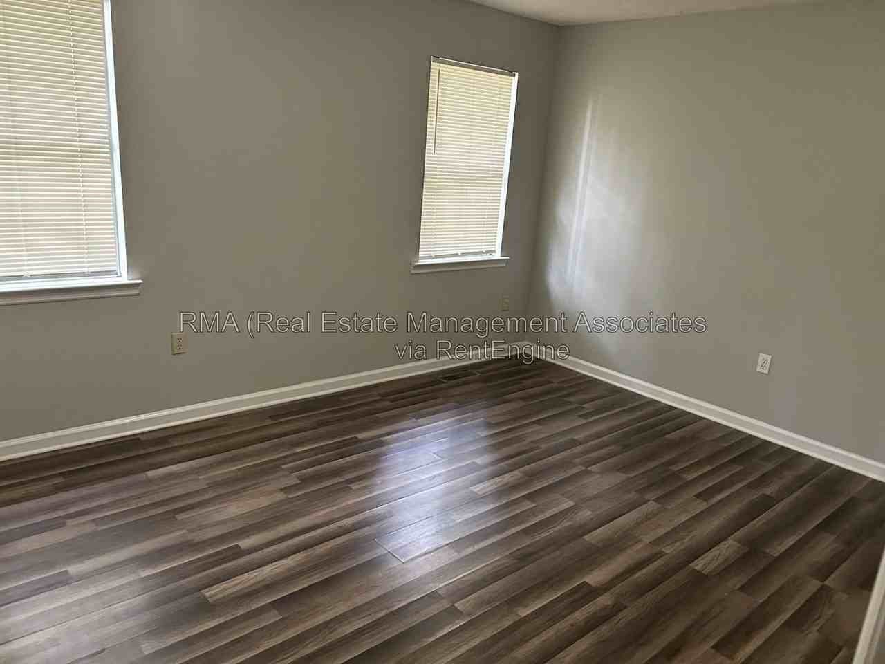 1123 Spring Creek Cir - Photo 7 of 9