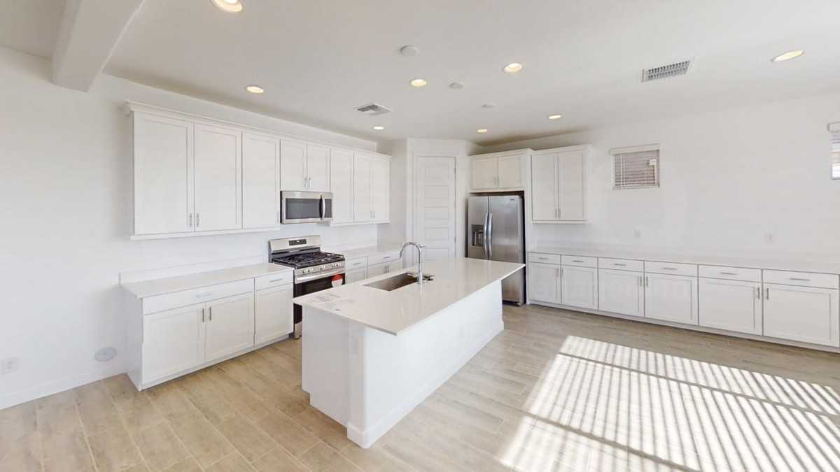2865 E Frontiersman Ln - Photo 3 of 25