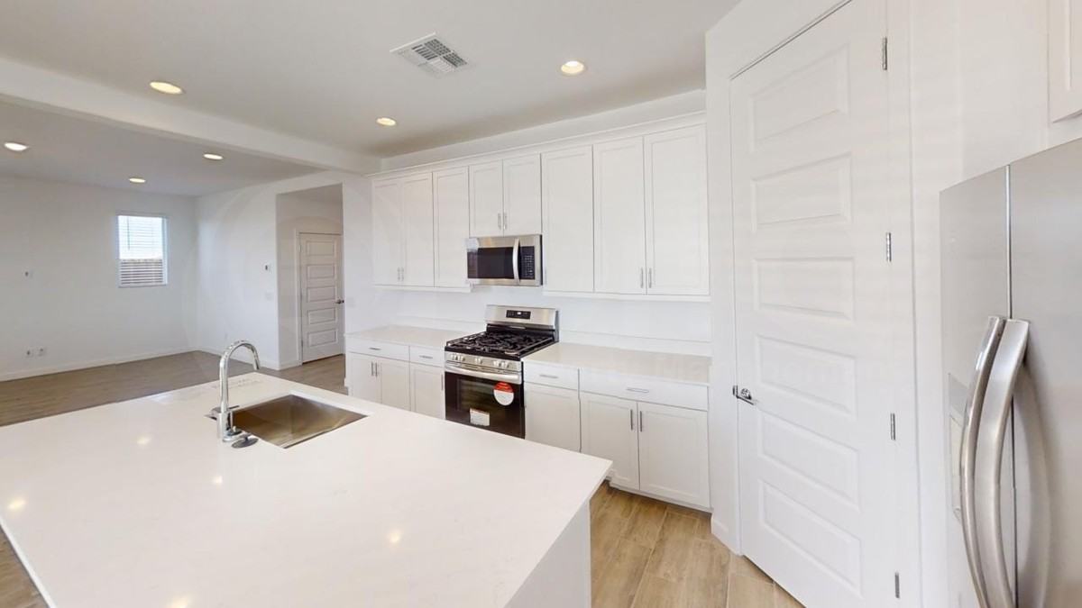 2865 E Frontiersman Ln - Photo 4 of 25