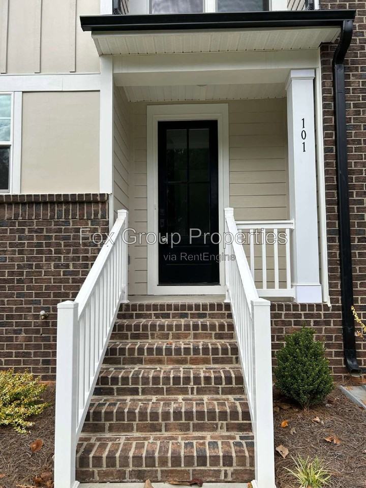 108 Glencoe Ln #101 - Photo 3 of 31