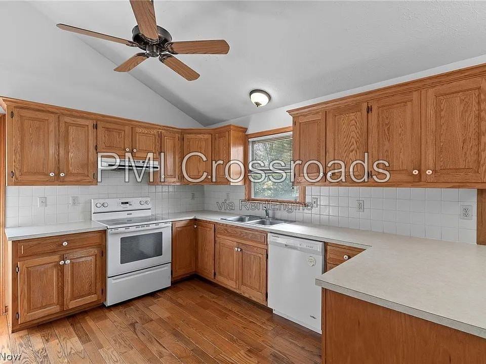 1532 Ellesmere Ave Nw - Photo 2 of 22