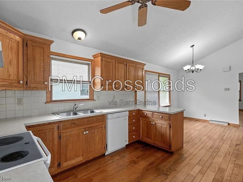 1532 Ellesmere Ave Nw - Photo 4 of 22
