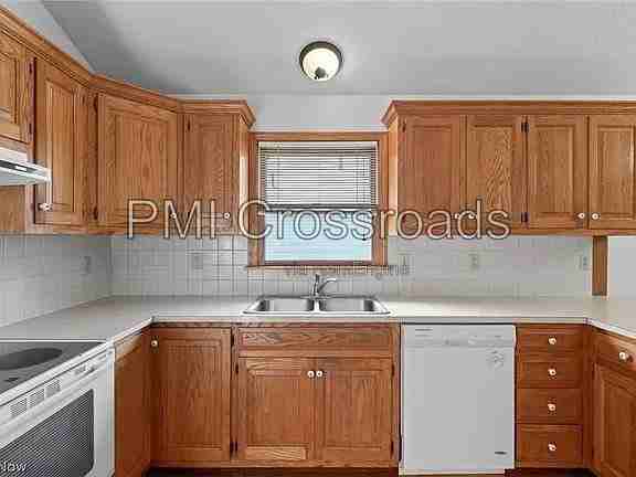 1532 Ellesmere Ave Nw - Photo 5 of 22