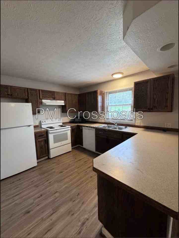 1120 Applegrove St Nw - Photo 2 of 21