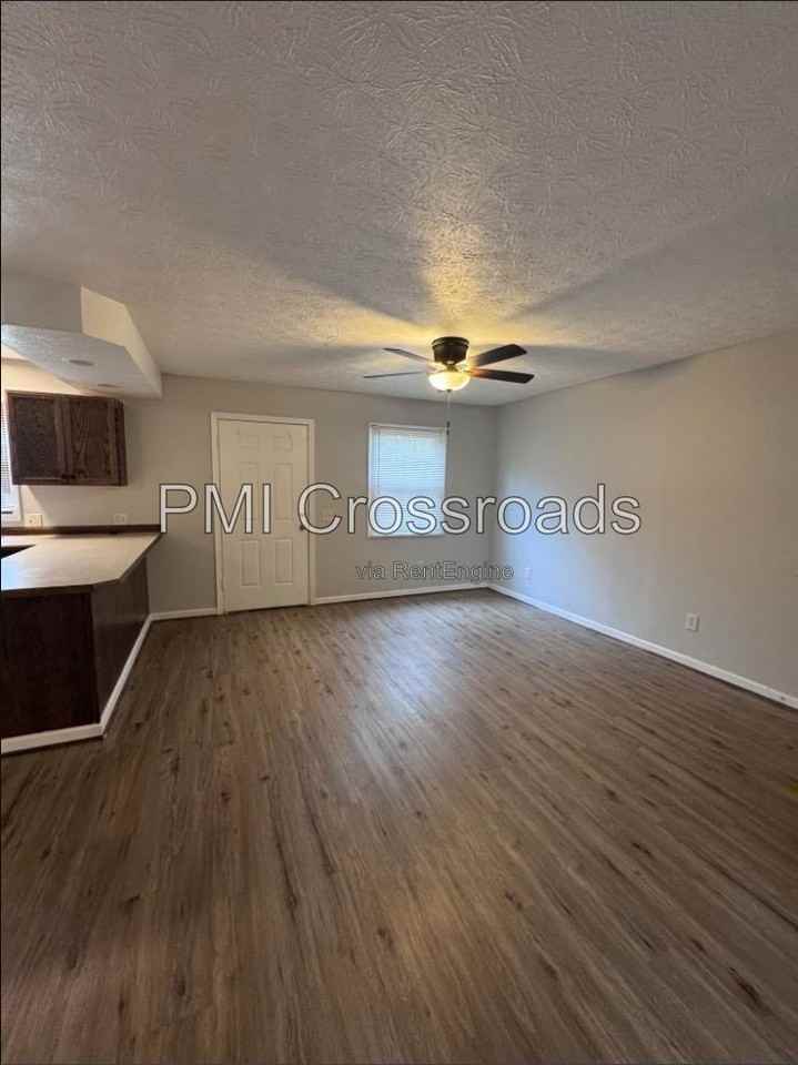 1120 Applegrove St Nw - Photo 5 of 21