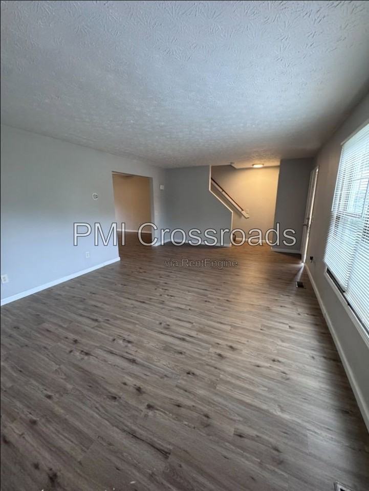 1120 Applegrove St Nw - Photo 6 of 21